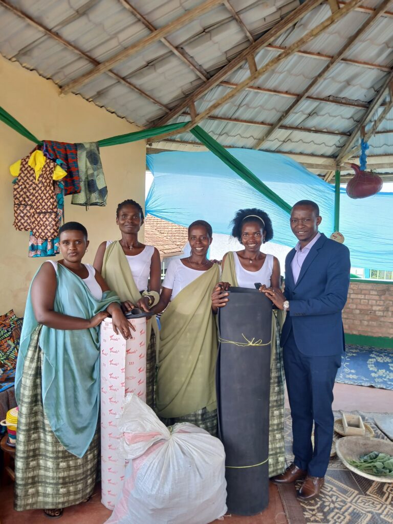 Program Manager and members of ITUZE Kigese