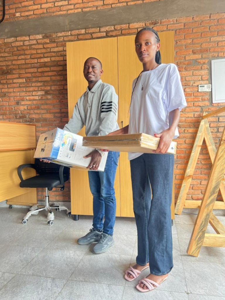 IBS shop: umushinga w’isoko mpuzamahanga ry’ubugeni muri Kamonyi. IBS shop: umushinga w’isoko mpuzamahanga ry’ubugeni muri Kamonyi.